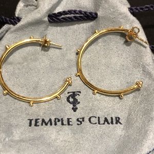 NWOT 18K yellow Gold Hoop Earrings Temple St Clair
